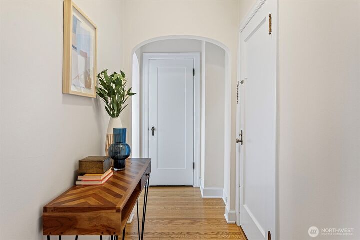 Property Photo:  711  Belmont Place E 304  WA 98102 