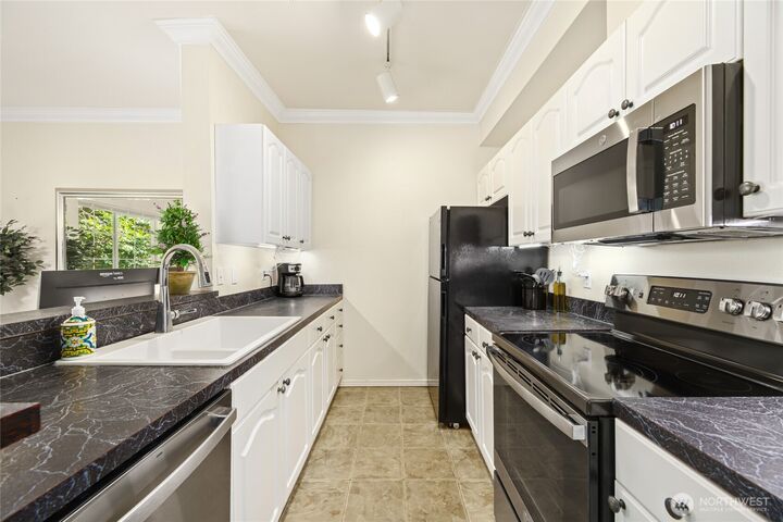 Property Photo: 801 Rainier Avenue N E325 WA 98057