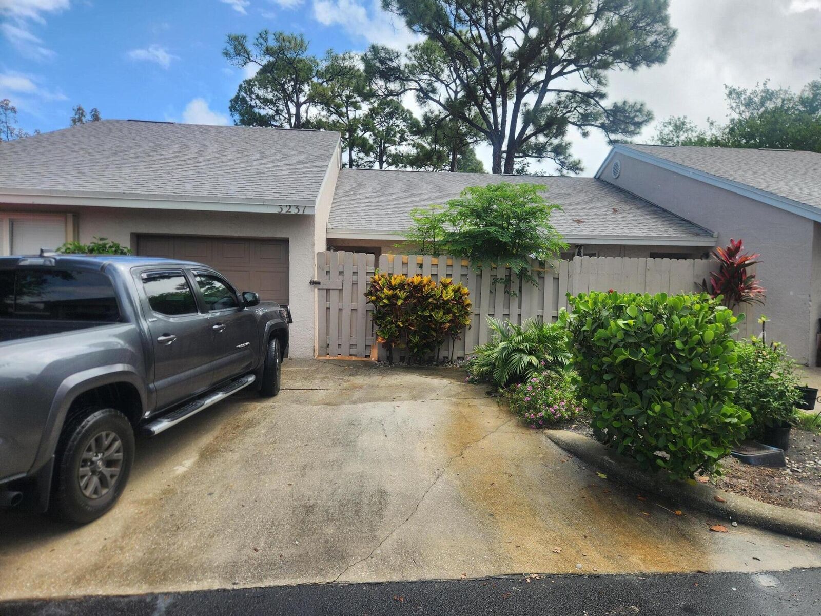Property Photo:  5231 S Pine Abbey Dr Drive S  FL 33415 