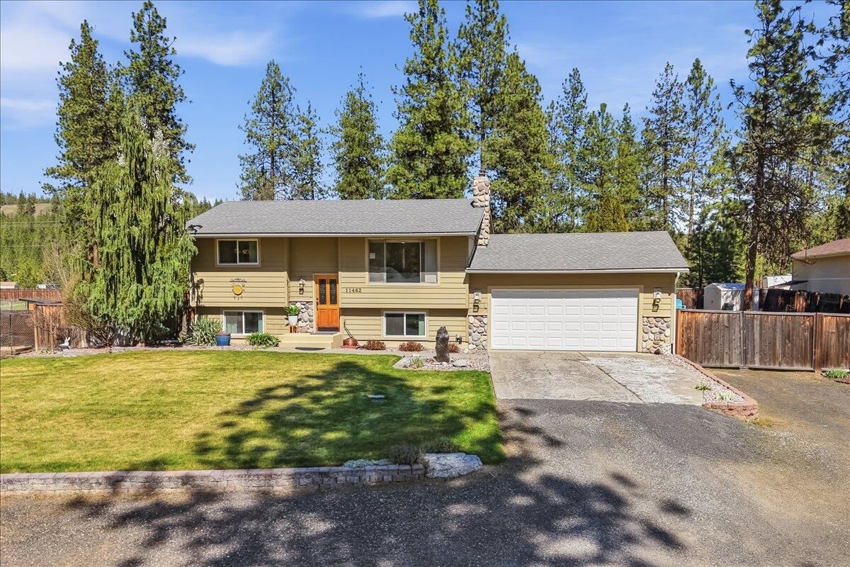 Property Photo: 11462 W Tamarac Ln WA 99026