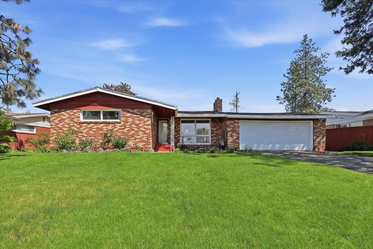 Property Photo:  1808 W Kiernan Ave  WA 99205 