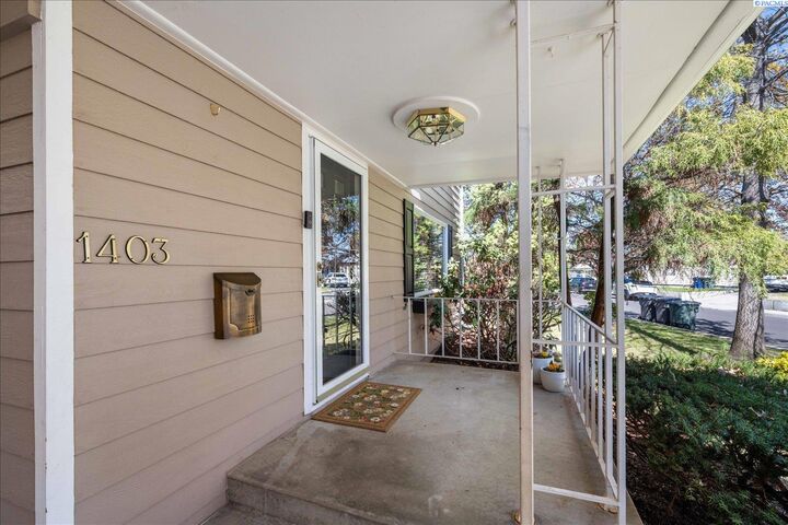 Property Photo:  1403 Kimball Ave  WA 99354 