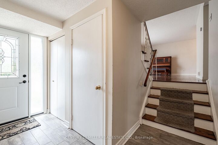 Property Photo: 557 Trafford Crescent ON L6L 3T4