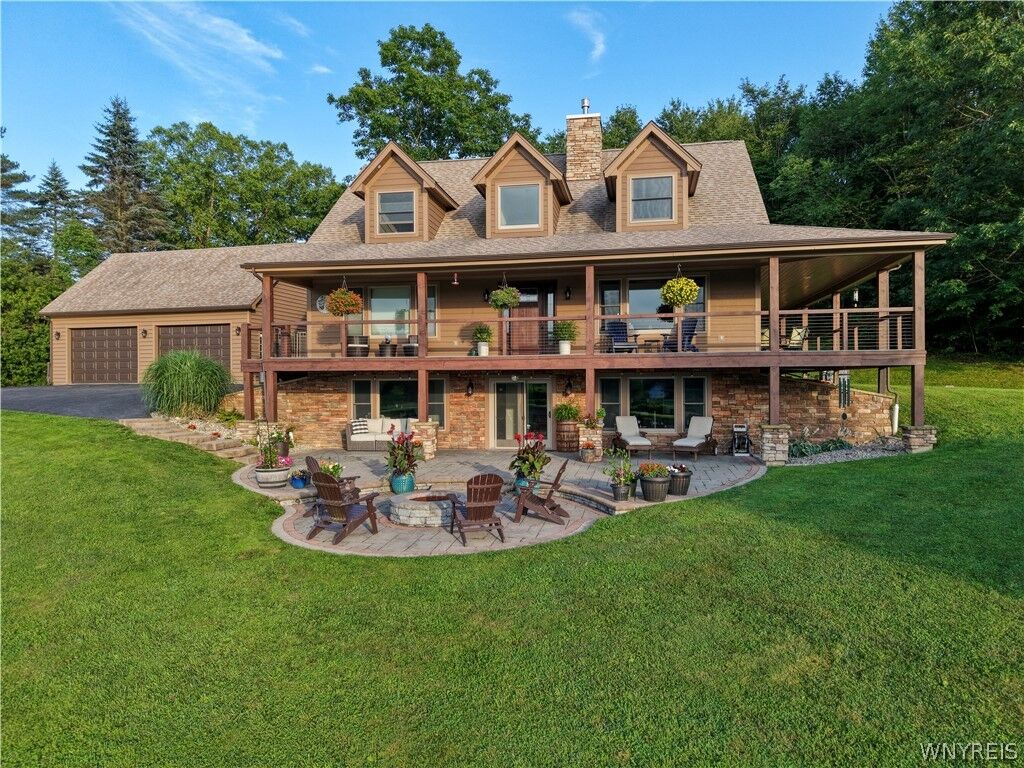 Property Photo:  