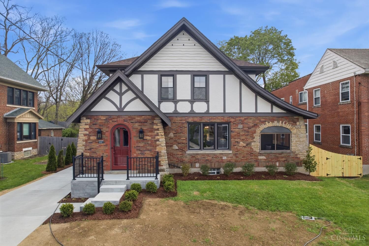 Property Photo: 5018 Stewart Avenue OH 45227