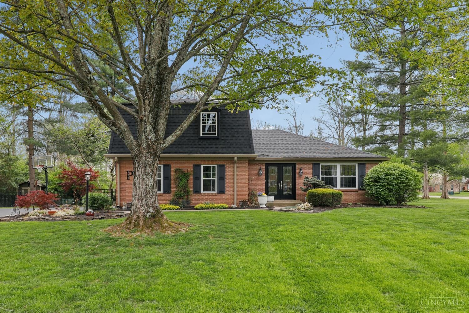 Property Photo: 573 Pepper Ridge Road OH 45244