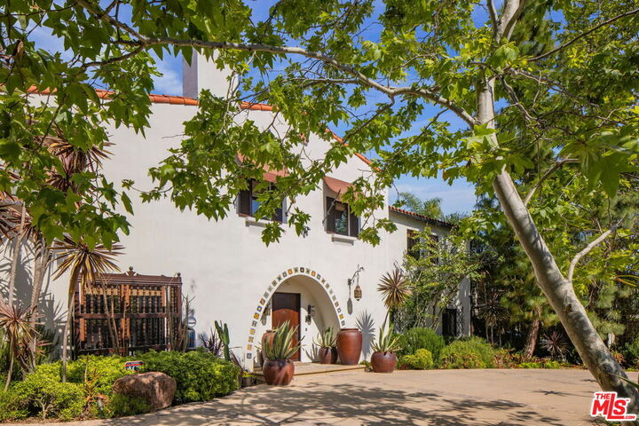 Property Photo: 401 26th St CA 90402