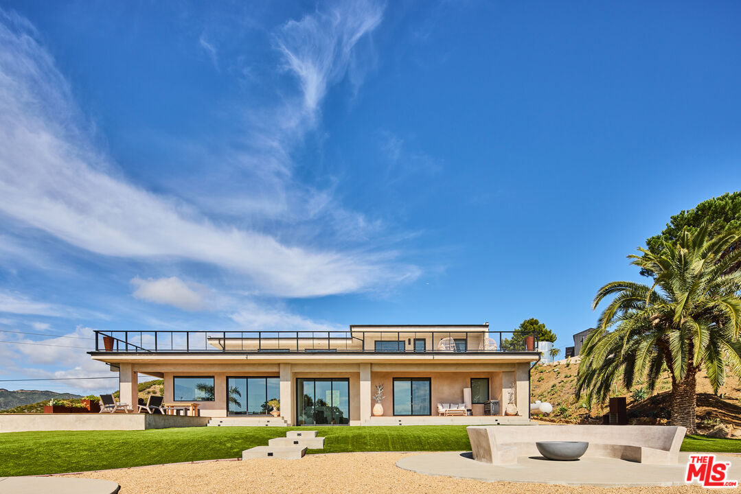 Property Photo:  2543 S Foose Rd  CA 90265 