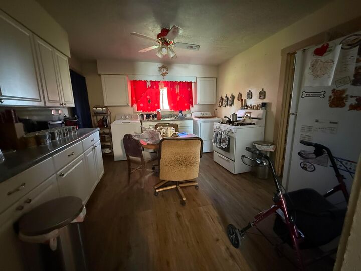 Property Photo:  1222 E Paint Street  OH 43160 