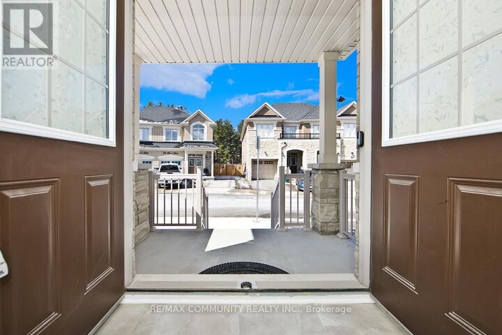 Property Photo:  33 Liam Lane  ON L3S 3J5 