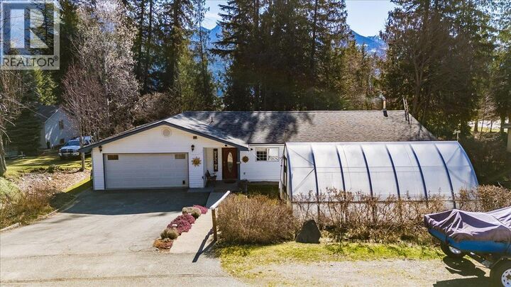 Property Photo:  210 Bayview Street  BC V0G 1M0 