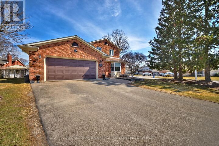 Property Photo:  28 Dixon Crescent  ON L3C 6P4 