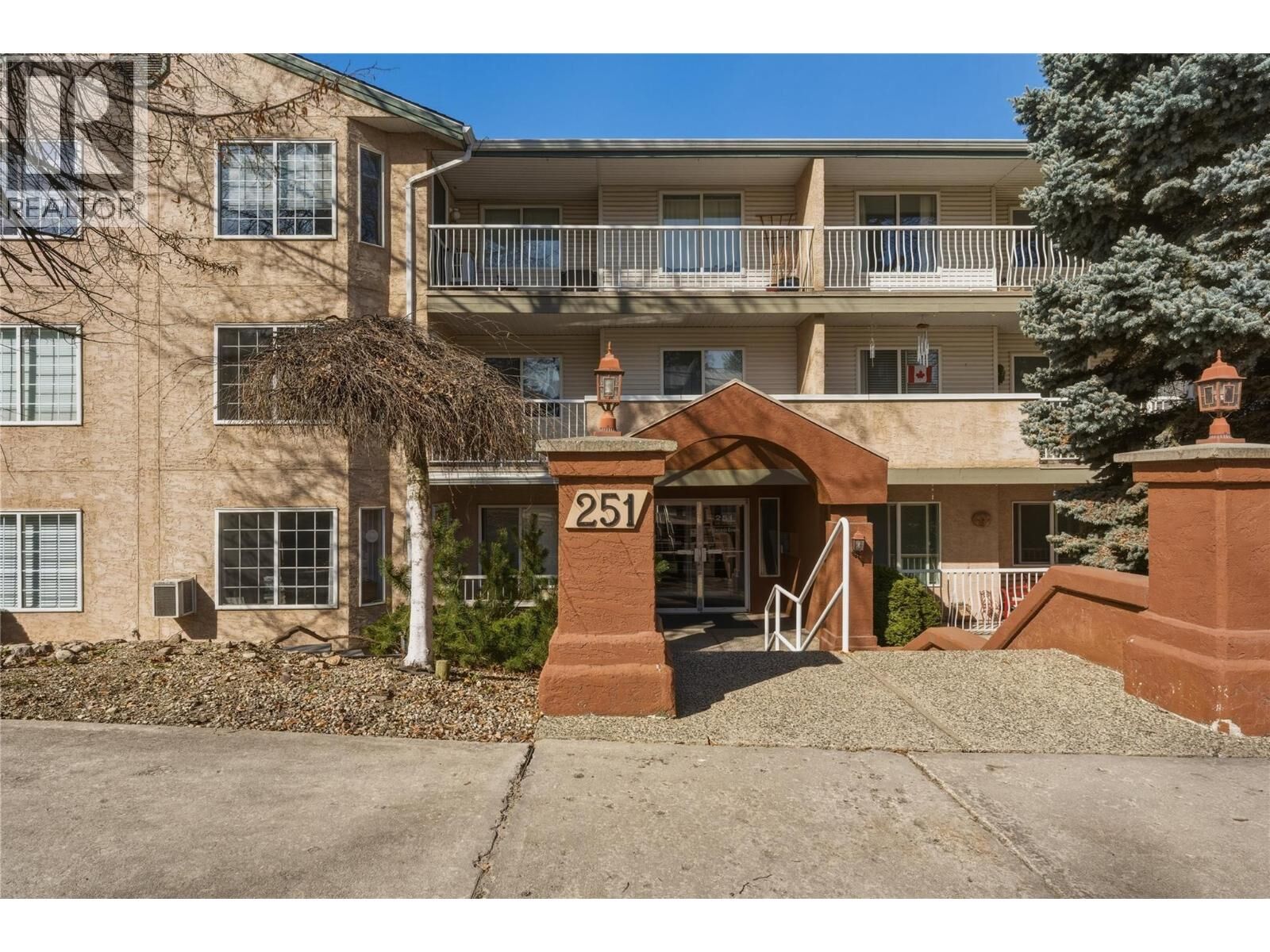 Property Photo:  251 6 Street Southeast 104  BC V1E 1J9 