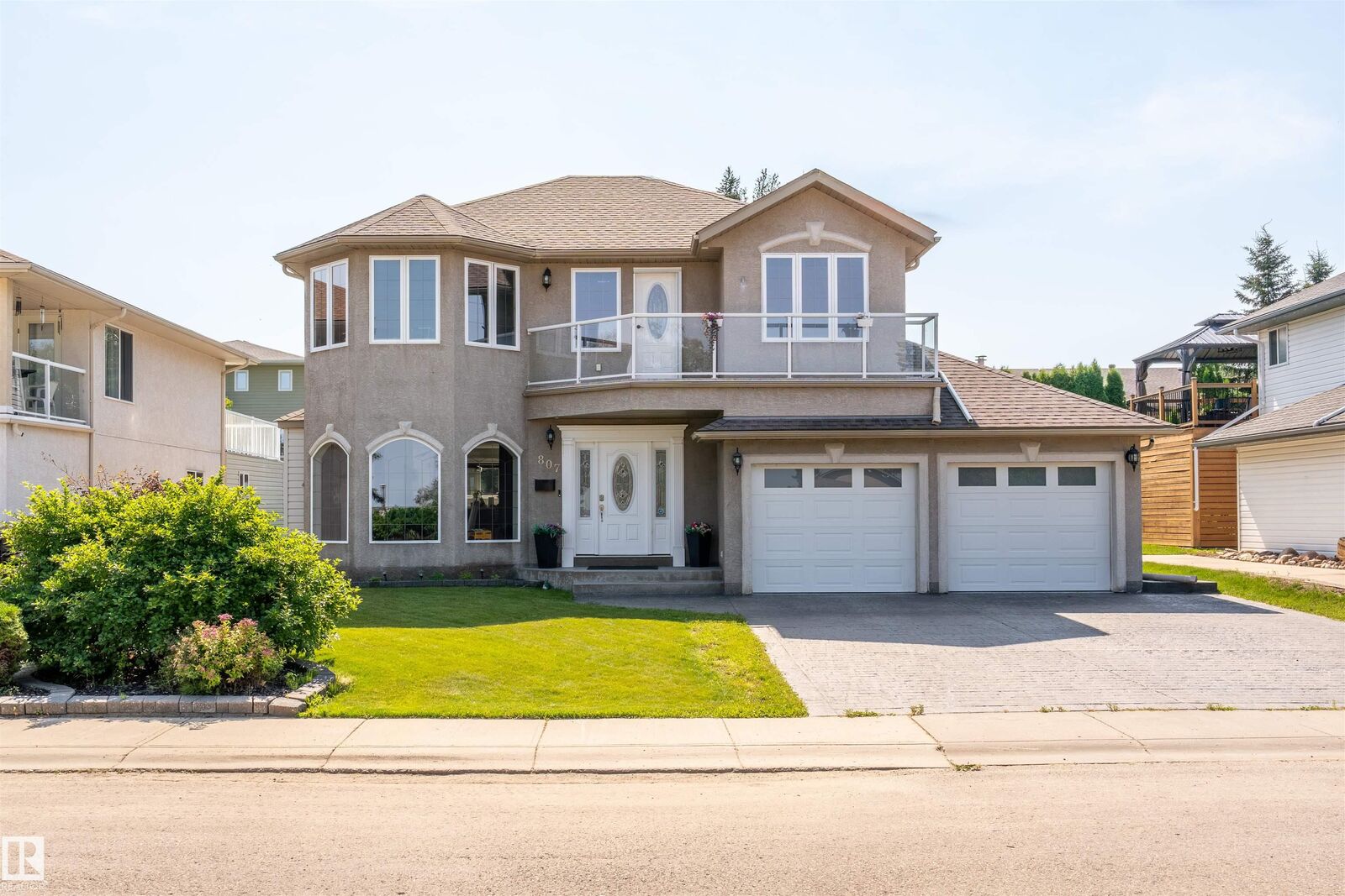 Property Photo: 807 Beach Avenue AB T9M 1K8