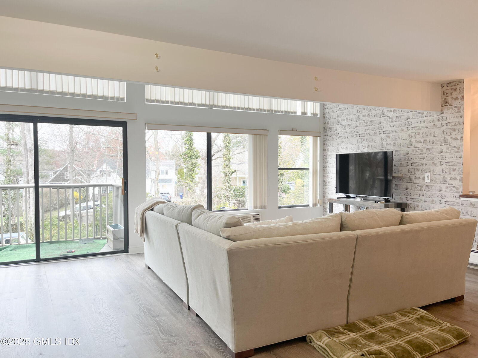 Property Photo:  1465 E Putnam Avenue 122  CT 06870 