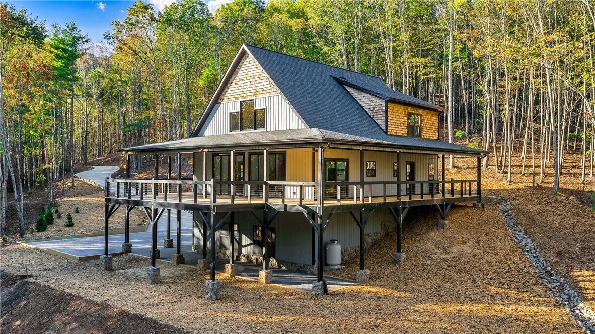 Property Photo:  250 Noahs Ridge  NC 28626 
