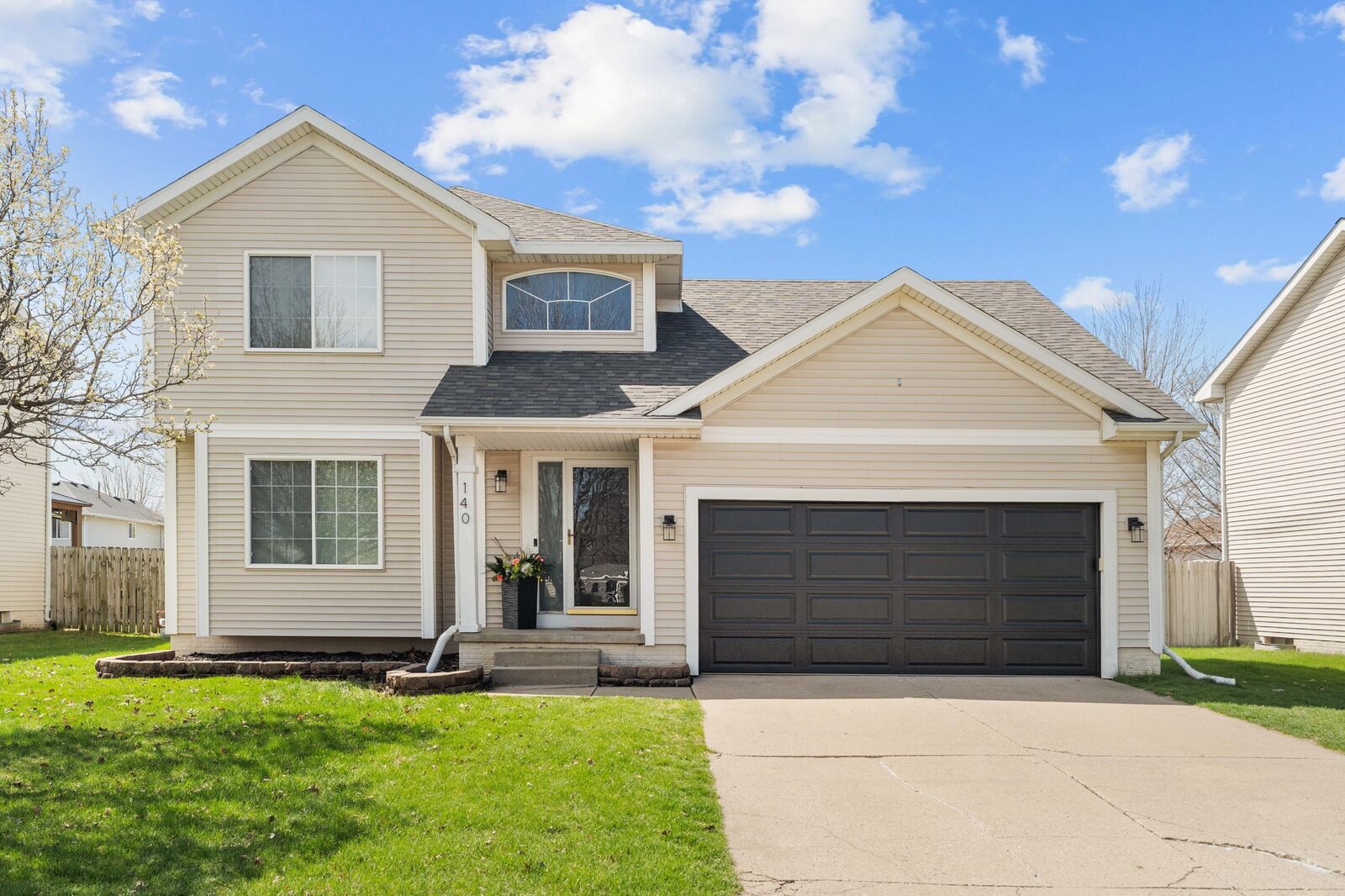 Property Photo:  140 SE Peachtree Drive  IA 50263 