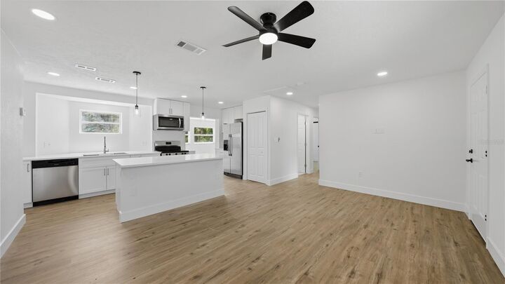 Property Photo: 561 Yale Road FL 34293