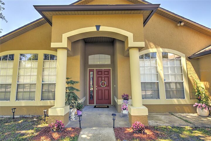 Property Photo: 684 Yorkshire Drive FL 32765