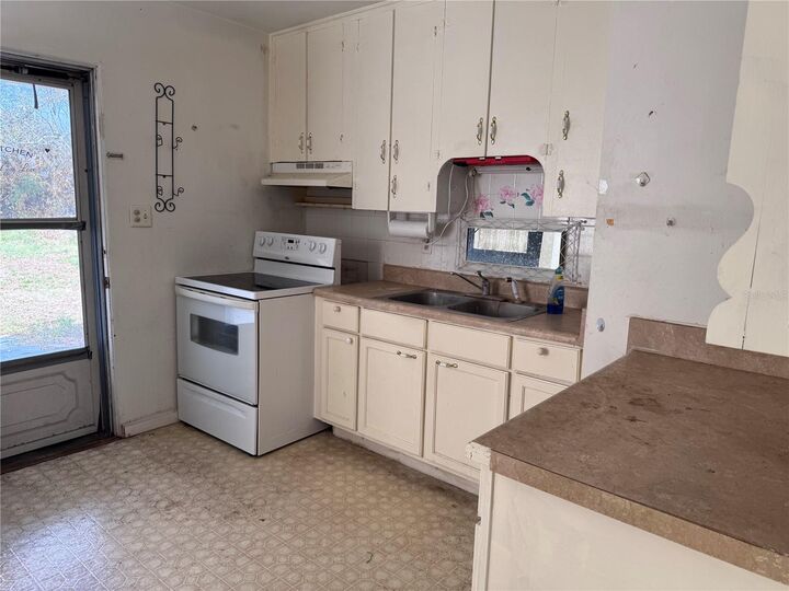 Property Photo:  128 Center Street  FL 33880 