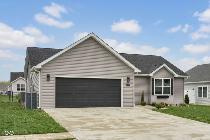 Property Photo:  123 Woods Edge Boulevard E  IN 46135 