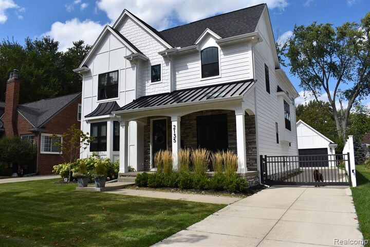 Property Photo:  2135 Manchester Road  MI 48009 5892 