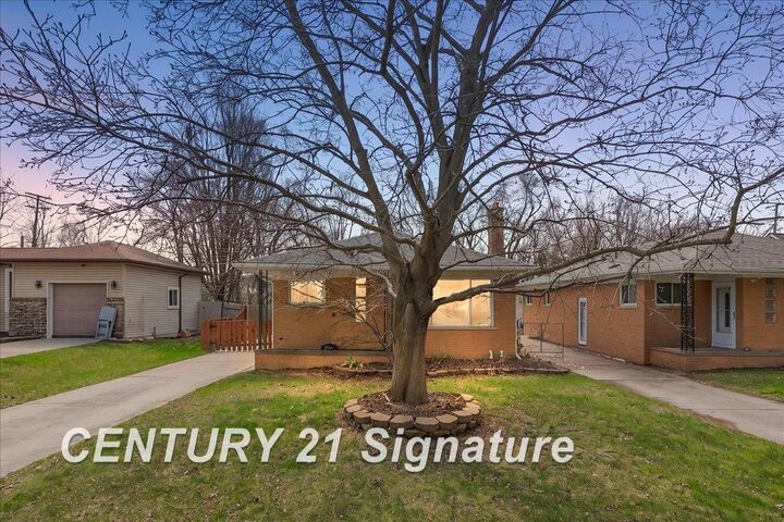 Property Photo:  2566 Dawes Avenue  MI 48317 