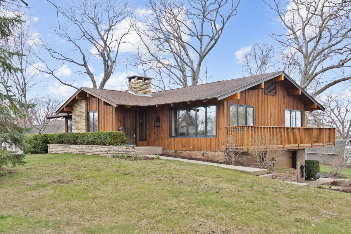 Property Photo:  895 Stanford Drive  IL 60152 