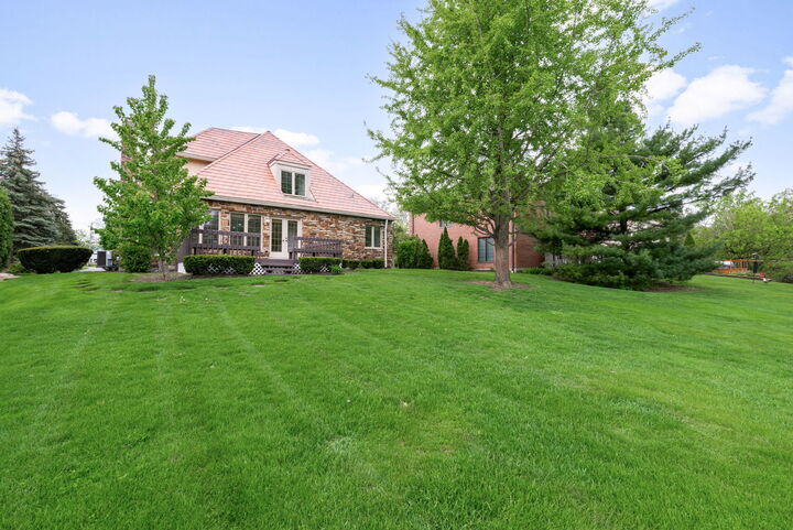Property Photo:  910 Red Fox Lane  IL 60523 