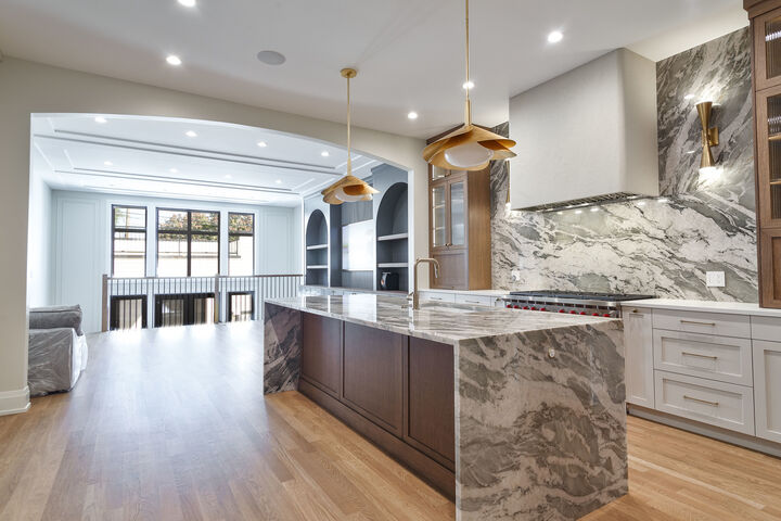 Property Photo:  2042 W Berteau Avenue  IL 60618 