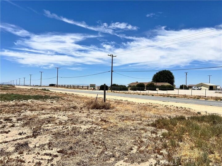 Property Photo:  125 Ste Vic Ave  CA 93535 