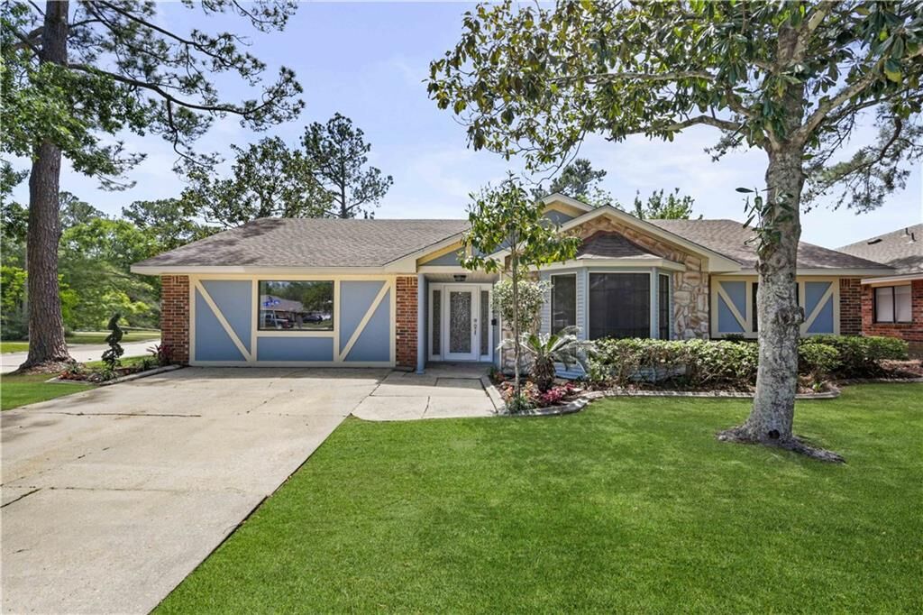 Property Photo:  211 Lake Sabine Court  LA 70461 