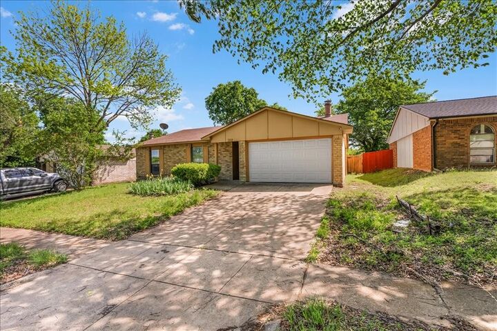 Property Photo: 7112 Winterberry Drive TX 75249