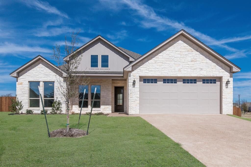 Property Photo:  1601 Fabian Drive  TX 76712 
