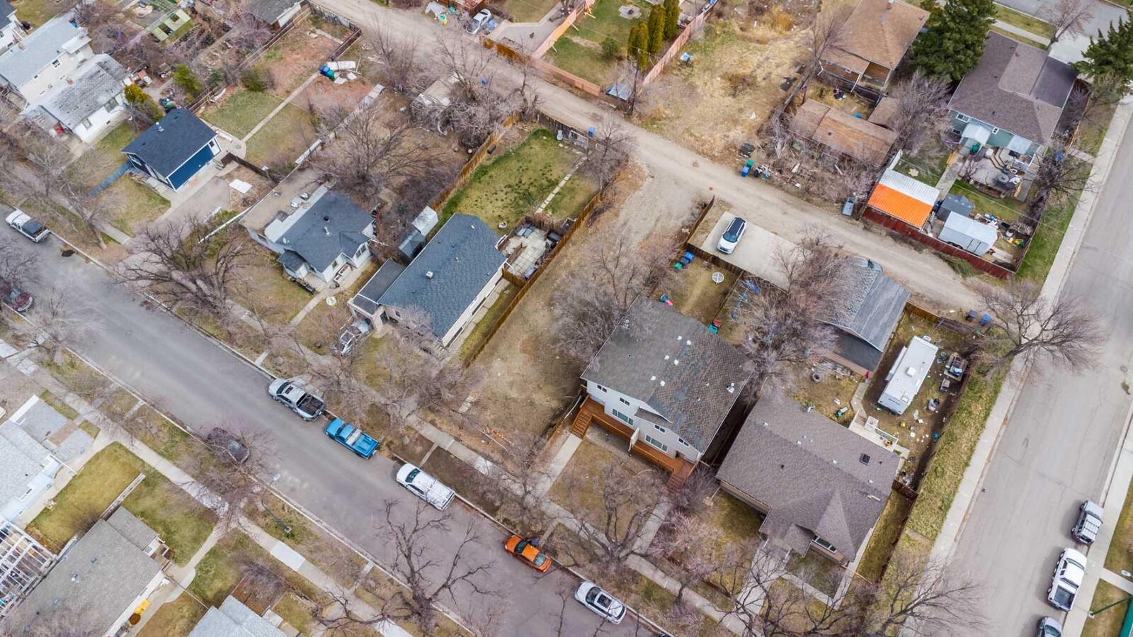 Property Photo: 809 12 B Street North AB T1H 2M1