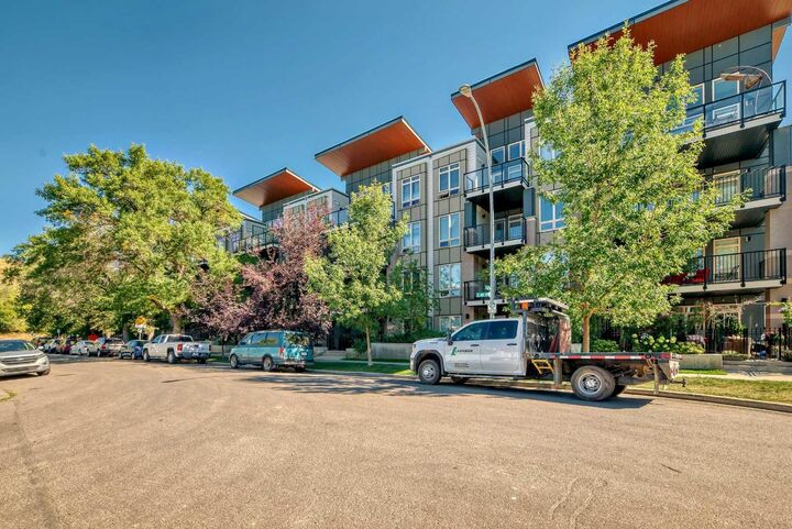 Property Photo: 823 5 Avenue NW 109 AB T2N 0R5