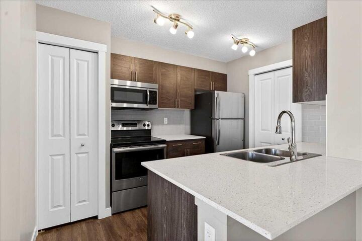 Property Photo:  20 Kincora Glen Park NW 607  AB T3R 1R9 