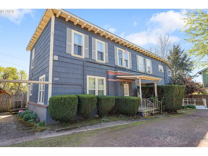 Property Photo:  3026 SE Tacoma St  OR 97202 