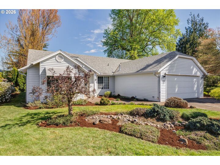 Property Photo:  1360 N Locust St  OR 97013 