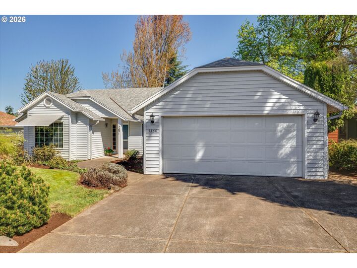 Property Photo:  1360 N Locust St  OR 97013 