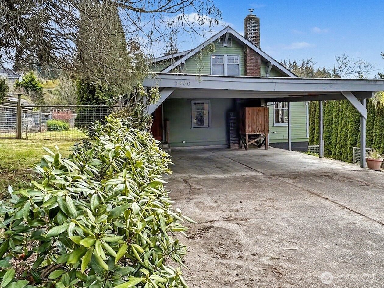 Property Photo:  2400  38th Street  WA 98229 