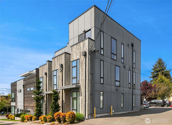 Property Photo:  518 NW Bright Street  WA 98107 