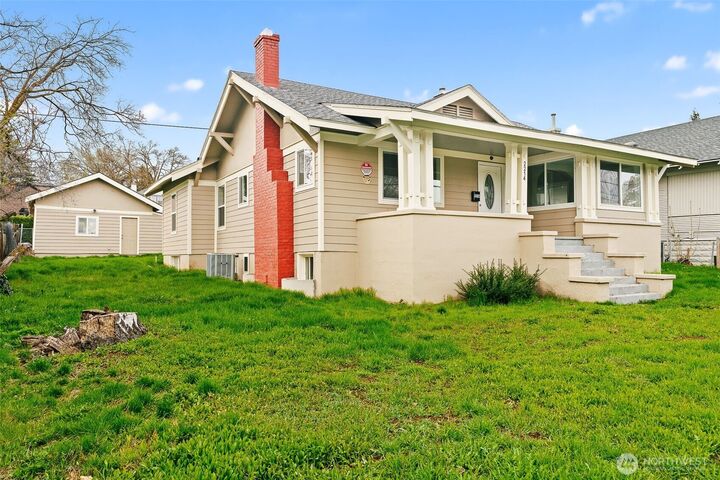 Property Photo: 2214 Summitview Avenue WA 98902