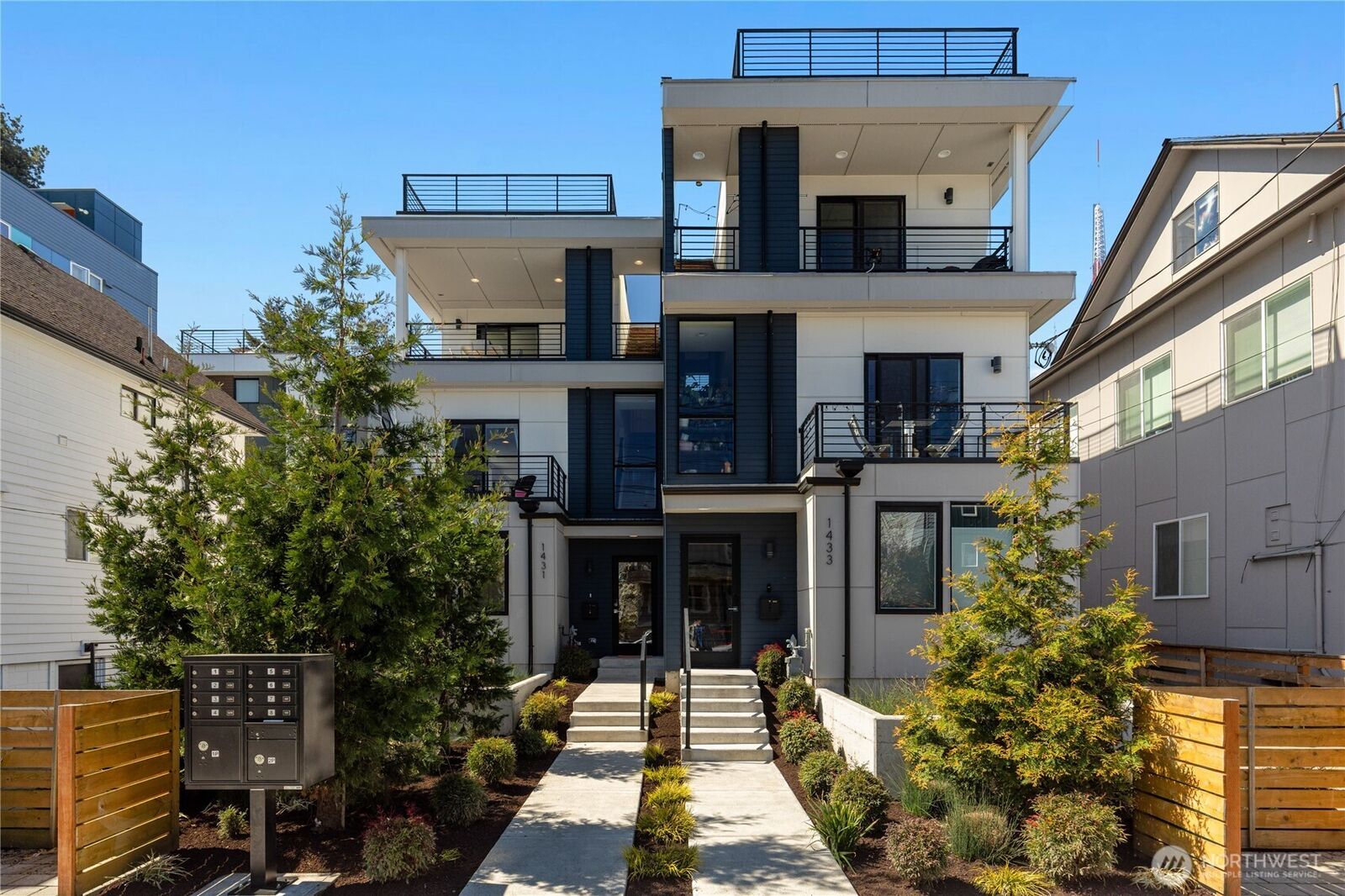 Property Photo:  1431  22nd Avenue  WA 98122 