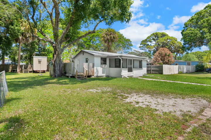 Property Photo:  390 Baysinger Avenue  FL 34982 
