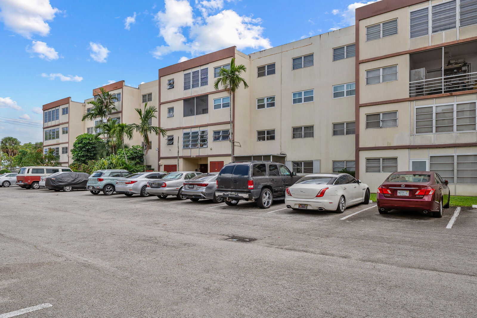 Property Photo:  4047 NW 16th Street 206  FL 33313 