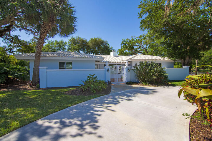 Property Photo:  500 Gardenia Lane  FL 32963 
