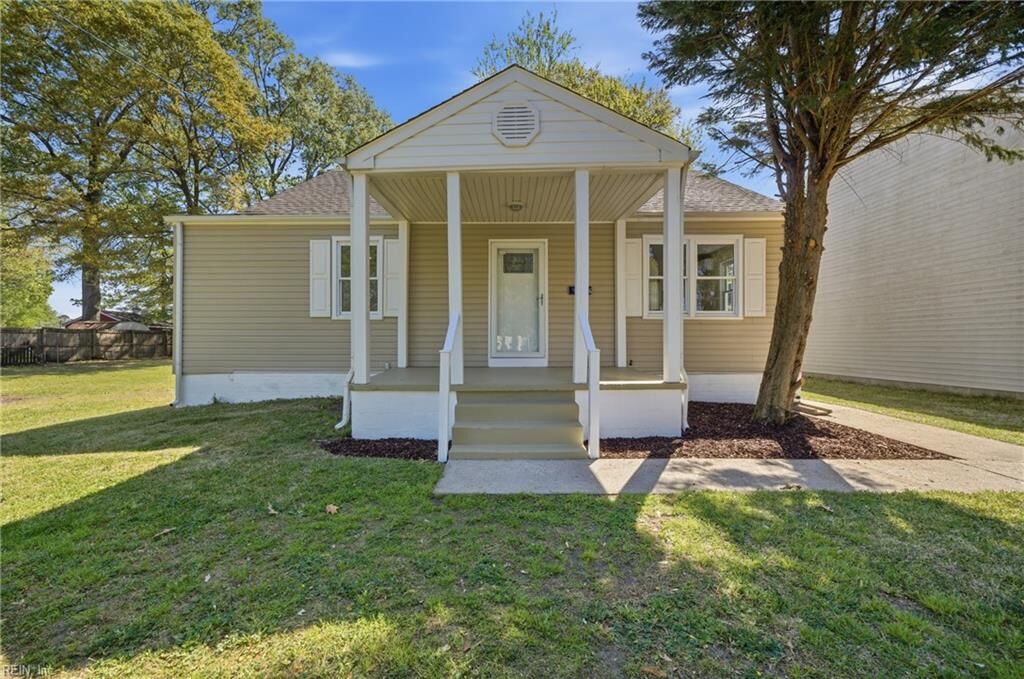Property Photo:  1432 Chestnut Ave  VA 23325 