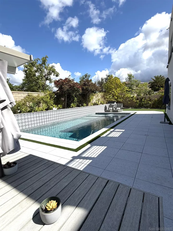 Property Photo:  6136 Seafaring Way  CA 92130 