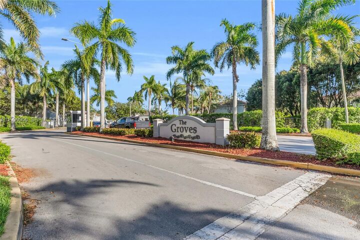 Property Photo:  3064 SE 17th Ave  FL 33035 